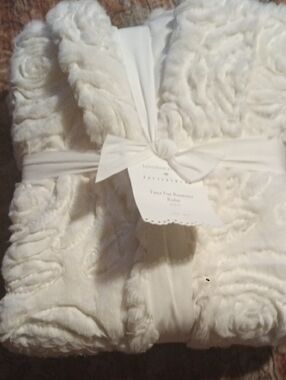 Pottery Barn Love Shack Fancy Fake Fur Rosettes Robe